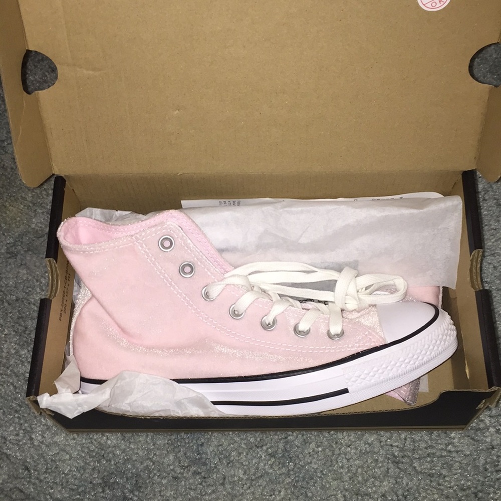 Light pink suede hightop converse woman